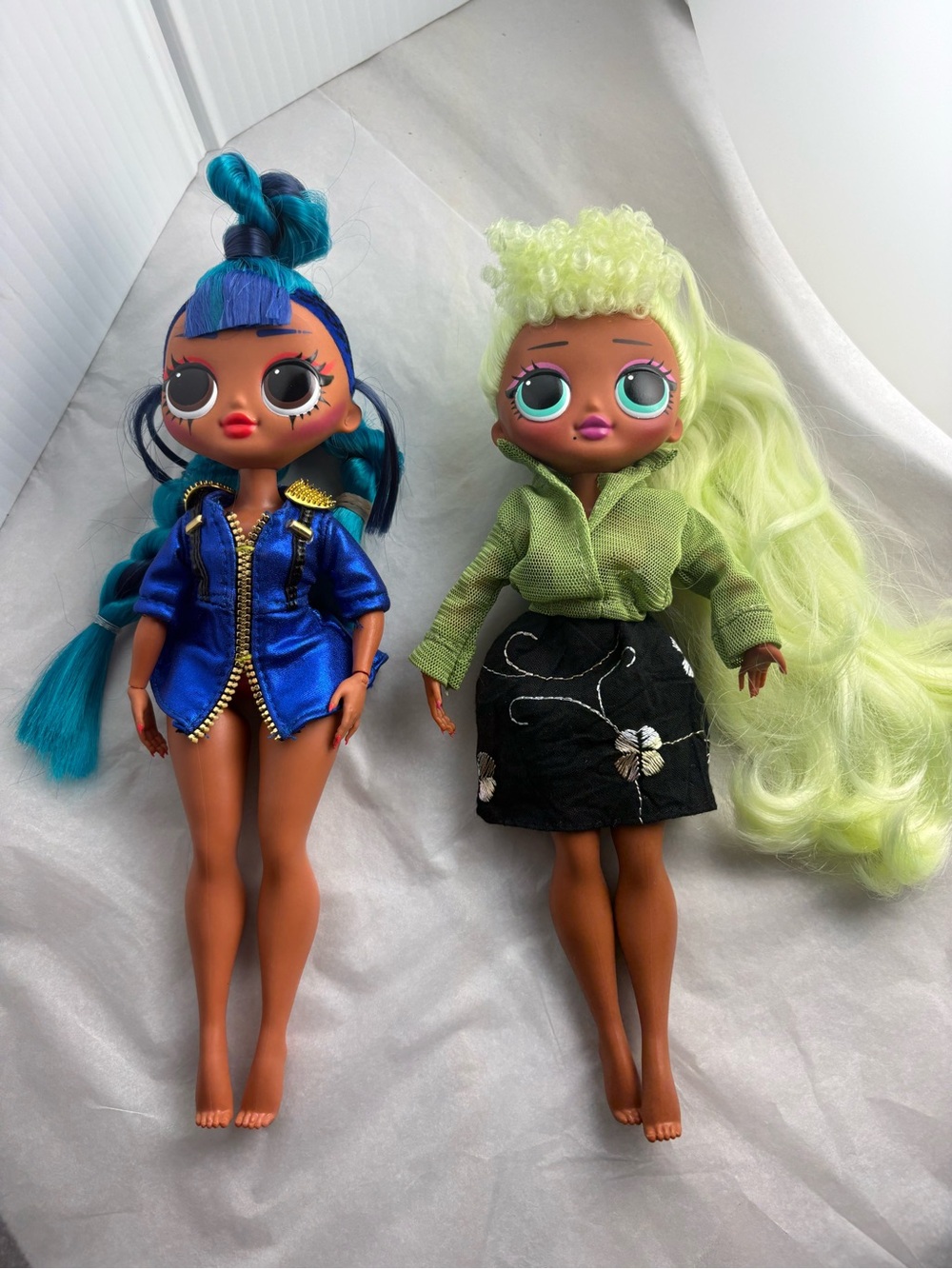 LOL Surprise Set of 2 OMG Fashion Dolls - Blue & Neon Green Hair